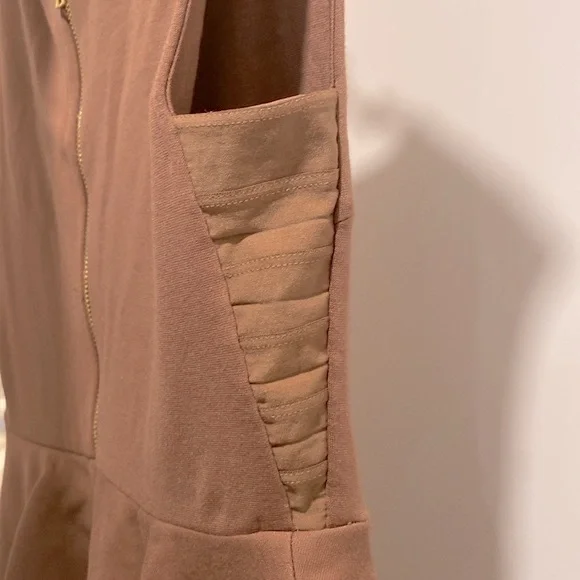 [Alice + Olivia] Employed Brown Sleeveless Peplum Pencil Midi Dress Women’s Sz 6 - Picture 9 of 10